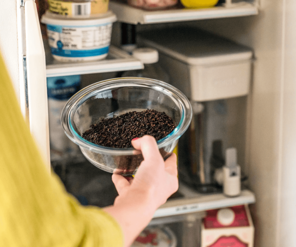 Rafraîchir votre réfrigérateur avec le marc de café