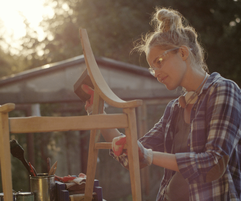 Rénovation de meuble en bois sans ponçage : Réparez les imperfections pour une nouvelle vie à votre meuble.