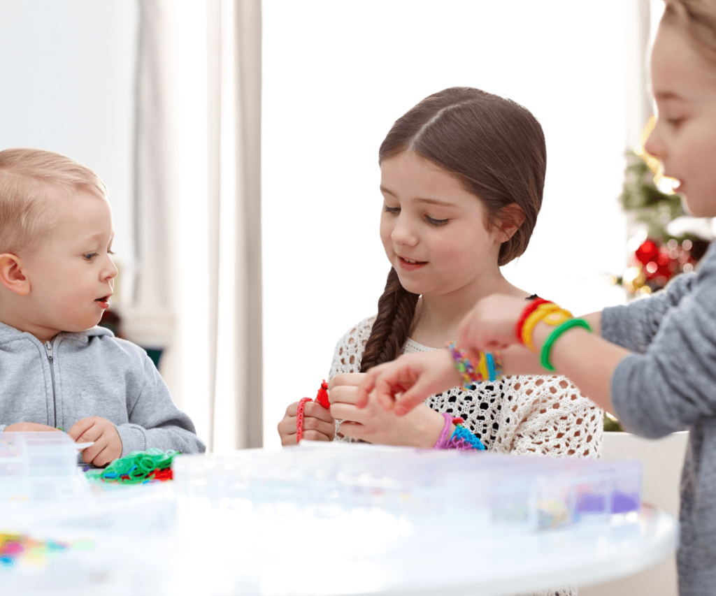 Bricolage pour enfants : Fabriquez des bijoux uniques avec vos enfants pour des moments créatifs et amusants.