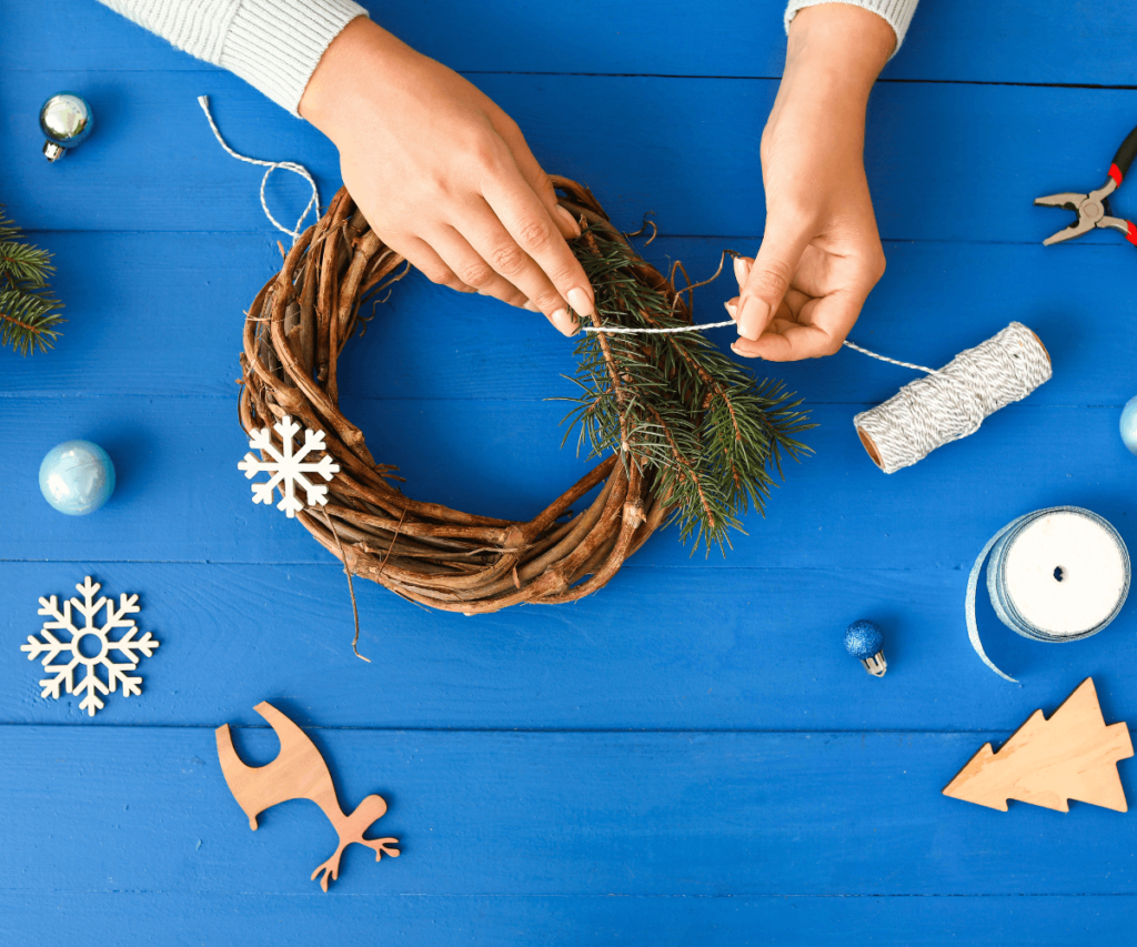 Bricolage : Créez des couronnes de porte personnalisées pour une décoration hivernale unique !