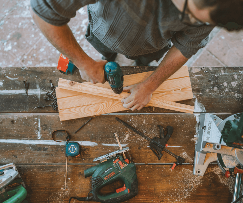 Bricolage : Réaliser une table basse en bois rustique